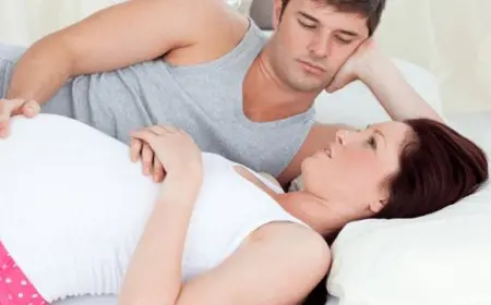 كيف يتعامل الزوج مع زوجته الحامل في الفراش