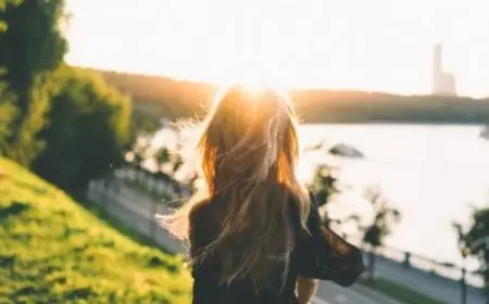 كيف اجعل شخص يحبني وهو بعيد عني بـ11 طريقة مختلفة