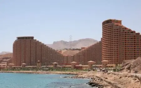 أين تقع العين السخنة