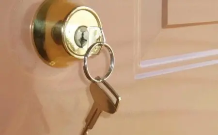 كيف أفتح باب وفيه مفتاح من الداخل