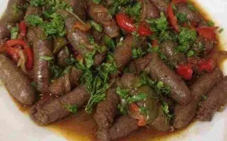 طريقة عمل السجق بالبصل والطماطم