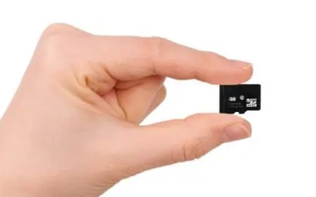 كيفية إدراج بطاقة SD