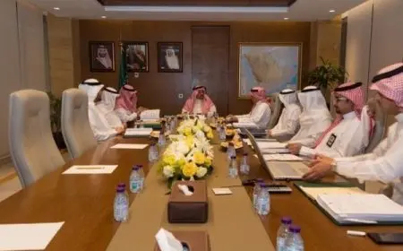 كتابة رسالة إلكترونية تدعو فيها مديري الفروع في الشركة لاجتماع