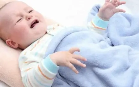 متى يعرف الطفل أمه