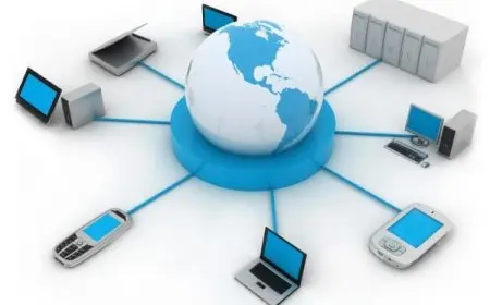 الجهاز الذي يربط شبكة محلية بشبكة موسعة أو الإنترنت يطلق عليه