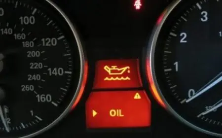 علامة الزيت في السيارة
