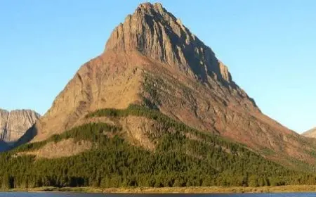 يبلغ ارتفاع جبل13.45مترًا، فإن ارتفاعه مقربًا إلى أقرب متر يساوي تقريبًا