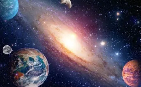 الأجرام الكبيرة التي تدور حول الكواكب تسمى