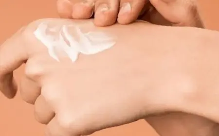 افضل كريم لتفتيح اليدين من الصيدلية