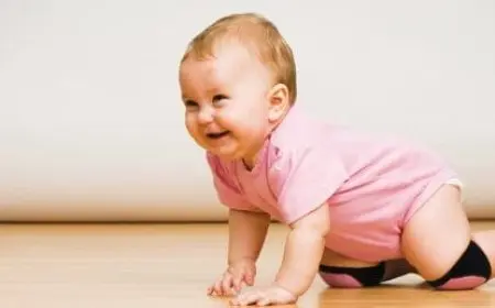 طفلي في الشهر التاسع ولم يحبو