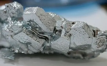 ما العنصر الذي تحتوي ذرته على 14 بروتونا