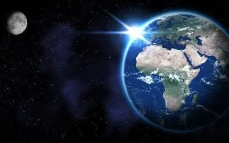 هل القمر يدور حول الأرض أم الأرض تدور حول القمر