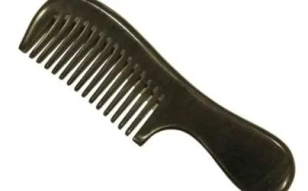 ترطيب الشعر المجعد