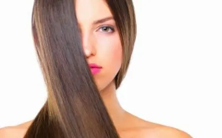 فوائد بخاخ ماء الورد للوجه والبشرة وأضراره