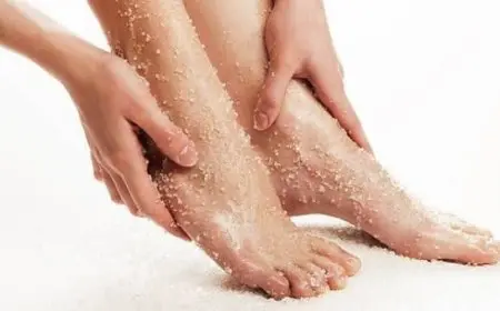 طريقة العناية بالقدمين المتشققة