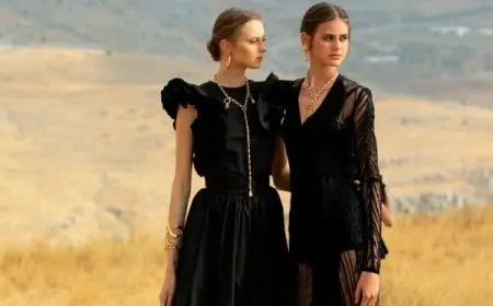 صور أجمل فساتين سهرة سوداء شتوية 2024