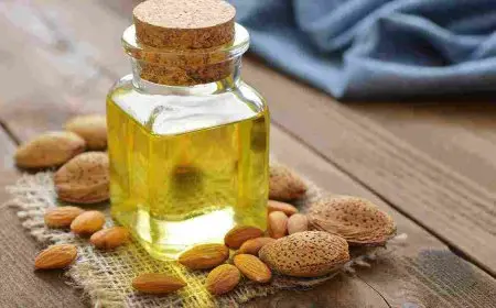 فوائد زيت اللوز الحلو والمر للبشرة الدهنية