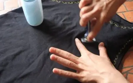 طرق إزالة الوبر من الملابس السوداء