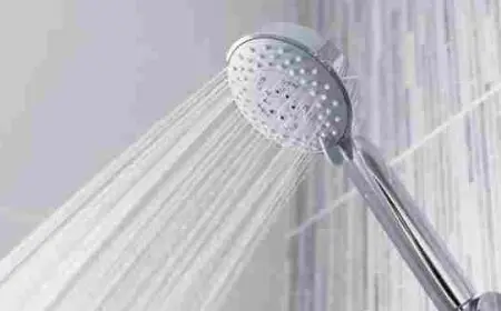 هل الاستحمام يوميا يبيض البشرة