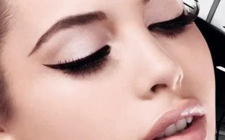 طريقة وضع الآي لاينر حسب شكل العين بالصور