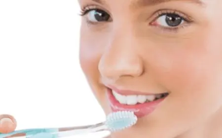 تصغير الشفايف بمعجون الأسنان