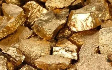 استخراج الذهب من الصخور يدويا