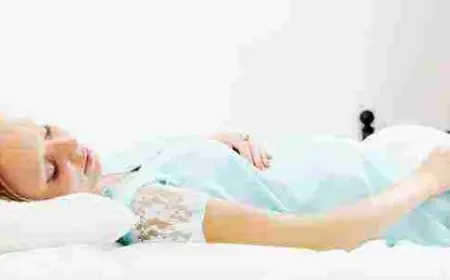 هل النوم على الظهر مضر للحامل في الشهور الأولى