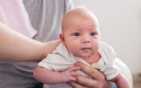 عدد رضعات الطفل في الشهر الثالث من الحليب الصناعي