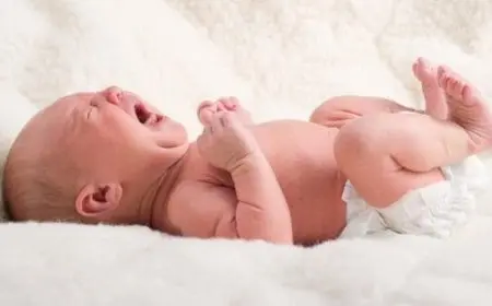 هل يبكي الطفل بعد الختان