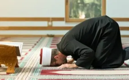 الفرق بين الاعتكاف والعكوف