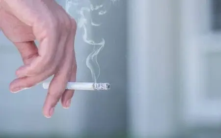 حوار بين شخصين عن التدخين