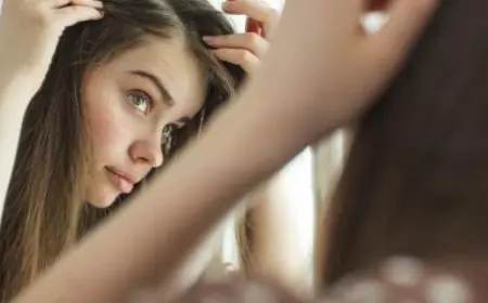 أسباب القشرة في مقدمة الرأس