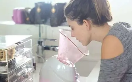 كيفية إزالة الرؤوس السوداء من الوجه بالبخار