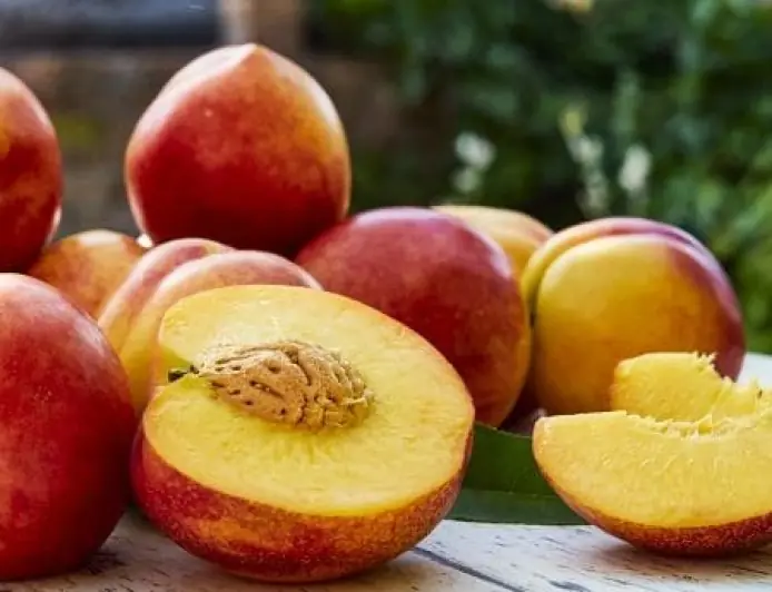 هل الخوخ يزيد الوزن