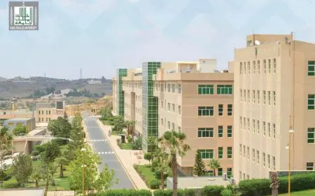 مجانا للسعوديين والمقيمين : تعلن جامعة الملك خالد عن موعد بدء التقديم على برامج الدراسات العليا للعام الجامعي1447هـ